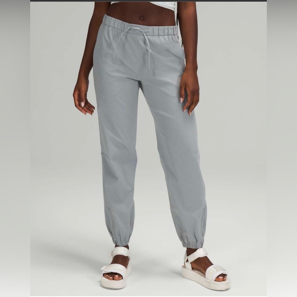 Women's Lululemon Essential Affinity Mid Rise Jogger
Rhino Grey Pants size 8